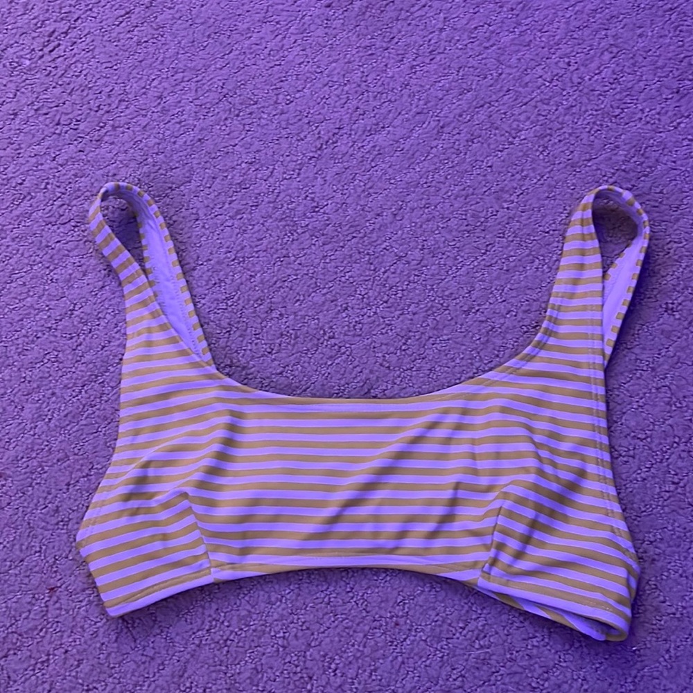 Kids medium, low cut, great for a day on the water!
